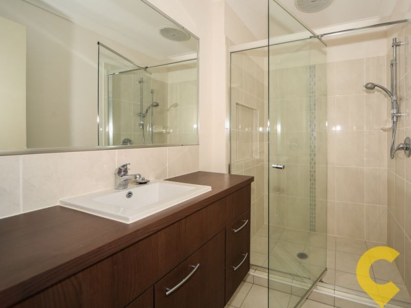 2/28 Armani Ave, Pimpama QLD 4209