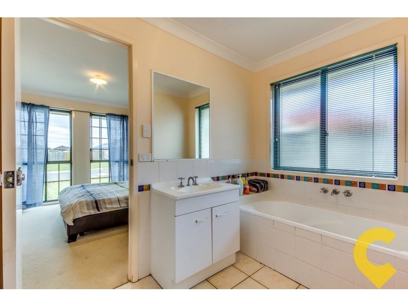 25 Lake Cootharaba Pl, Logan Reserve QLD 4133