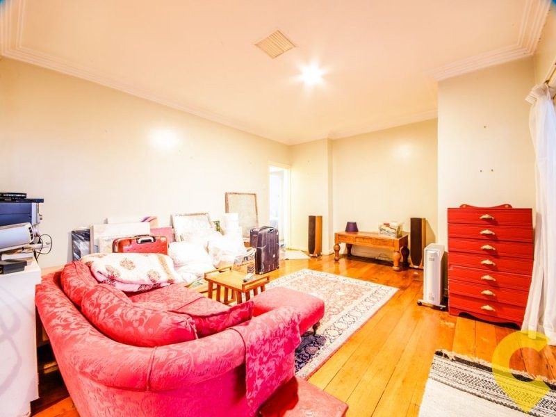 18 Saunders Street, Indooroopilly QLD 4068