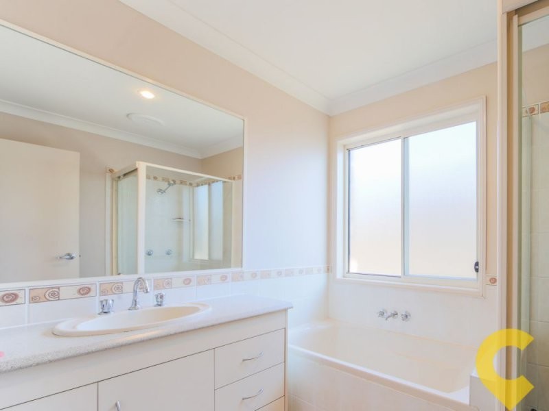 28 Billinghurst Crescent, Upper Coomera QLD 4209