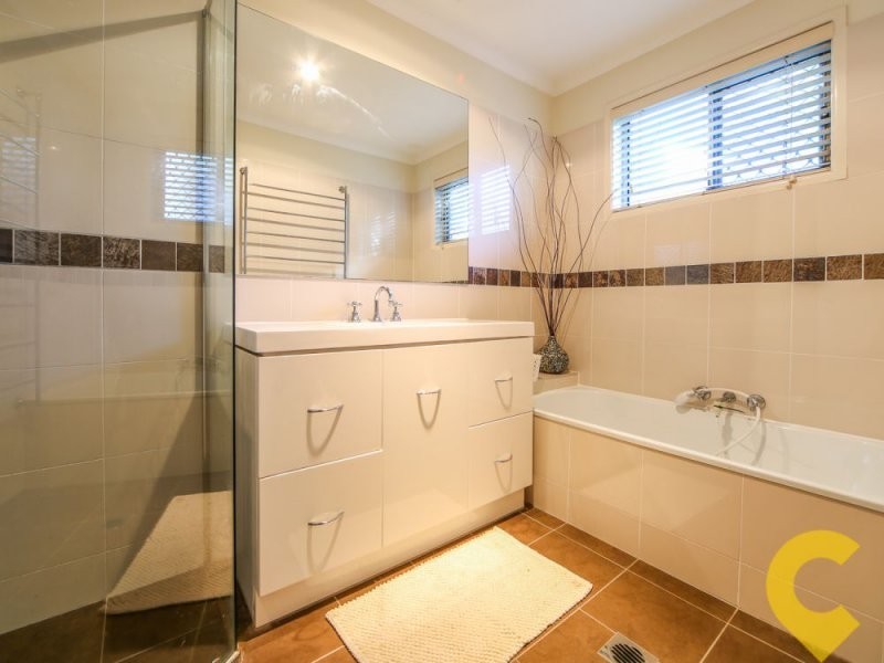 7 Universal Street, Oxenford QLD 4210