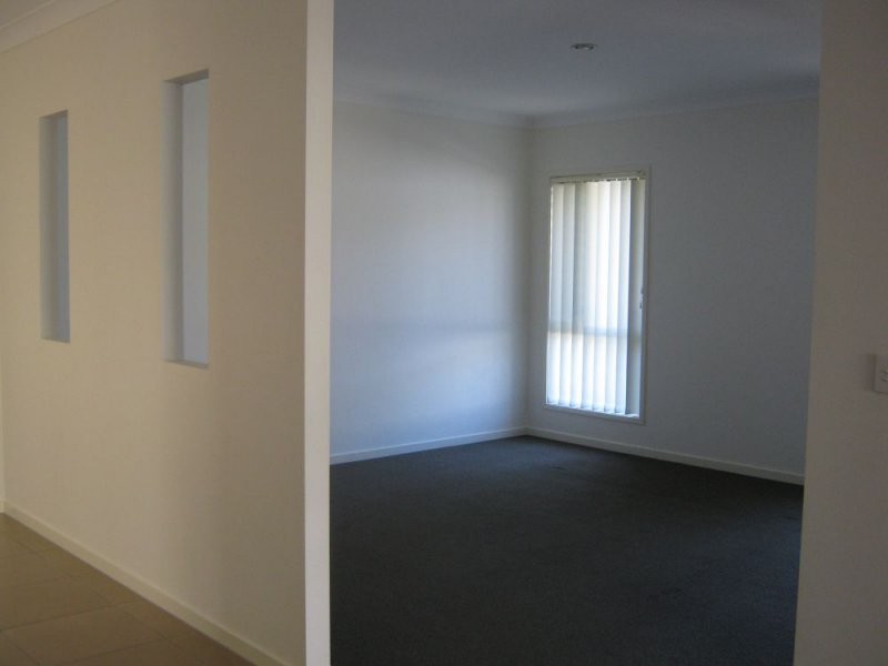 58 Woodlands Blvd, Waterford QLD 4133