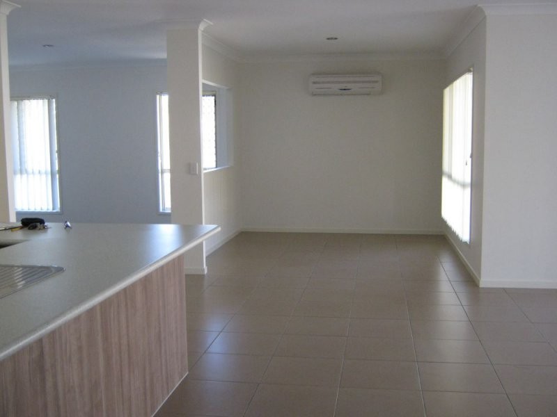 58 Woodlands Blvd, Waterford QLD 4133