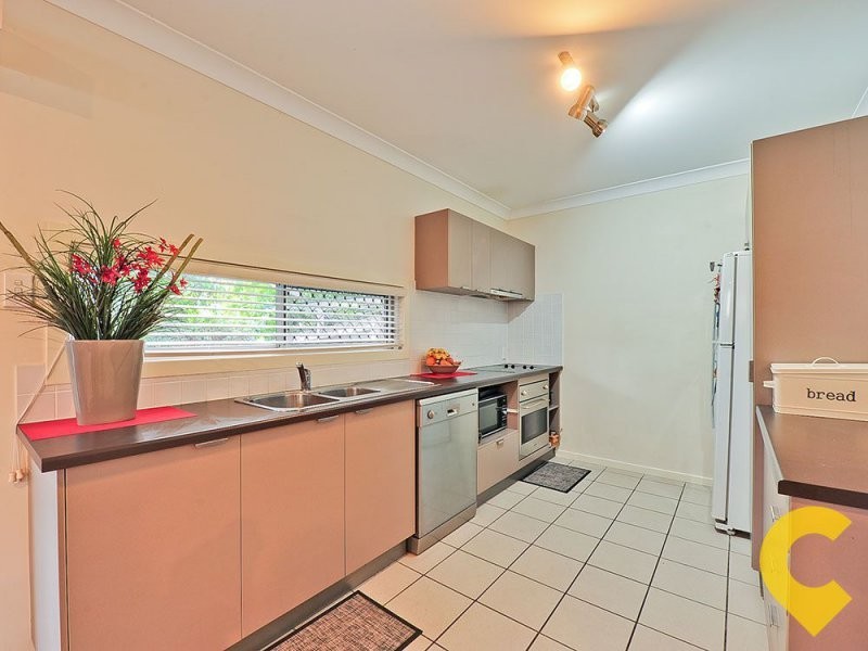 2/64 Kitchener Street, Coorparoo QLD 4151