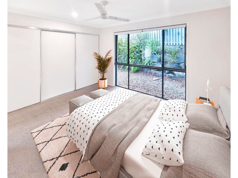 1 Gould Place, Pacific Pines QLD 4211
