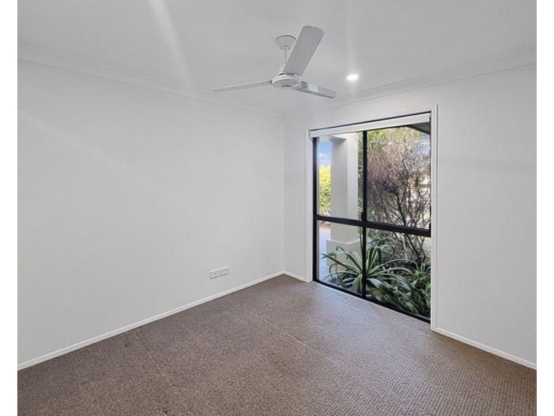 1 Gould Place, Pacific Pines QLD 4211