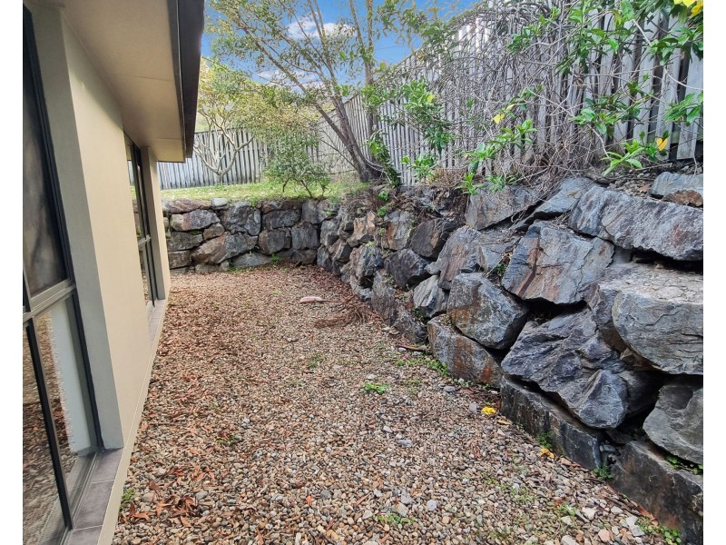 1 Gould Place, Pacific Pines QLD 4211