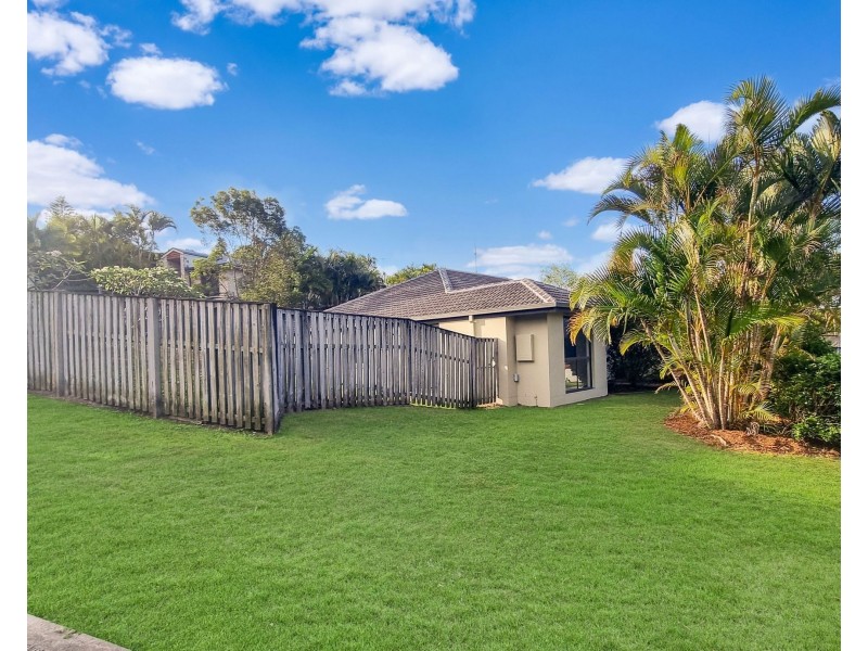 1 Gould Place, Pacific Pines QLD 4211