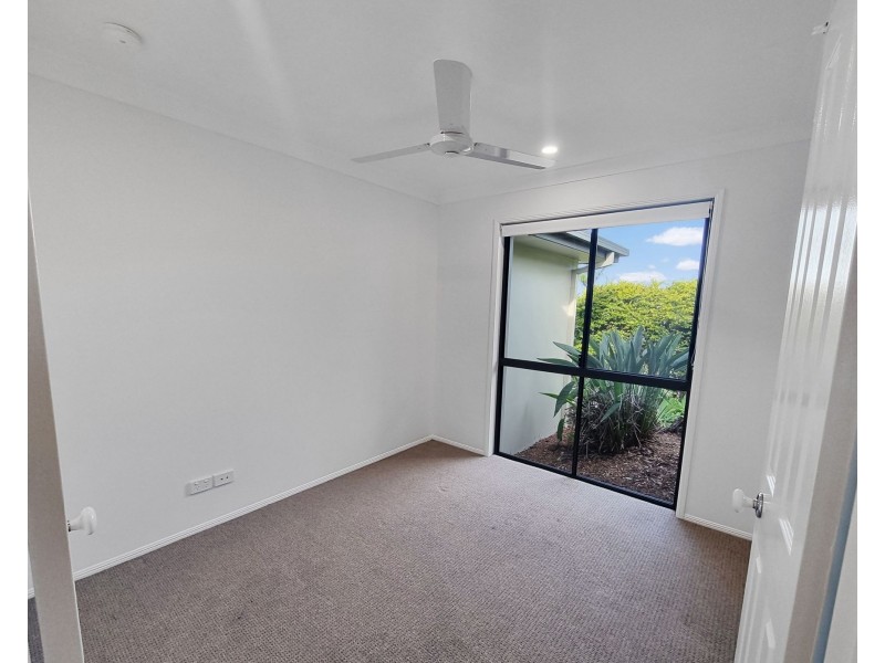 1 Gould Place, Pacific Pines QLD 4211