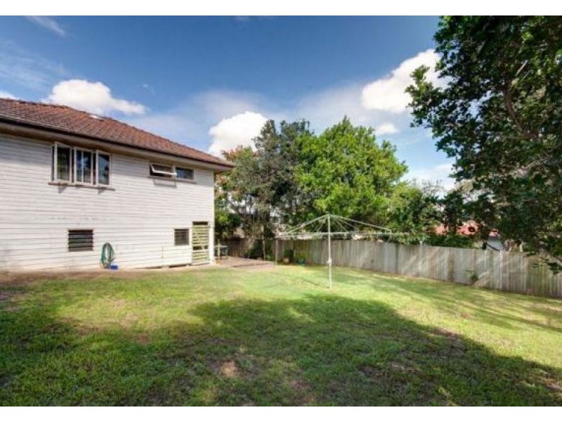 15 Sedgemoor Street, Stafford Heights QLD 4053