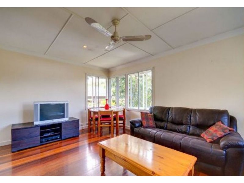 15 Sedgemoor Street, Stafford Heights QLD 4053