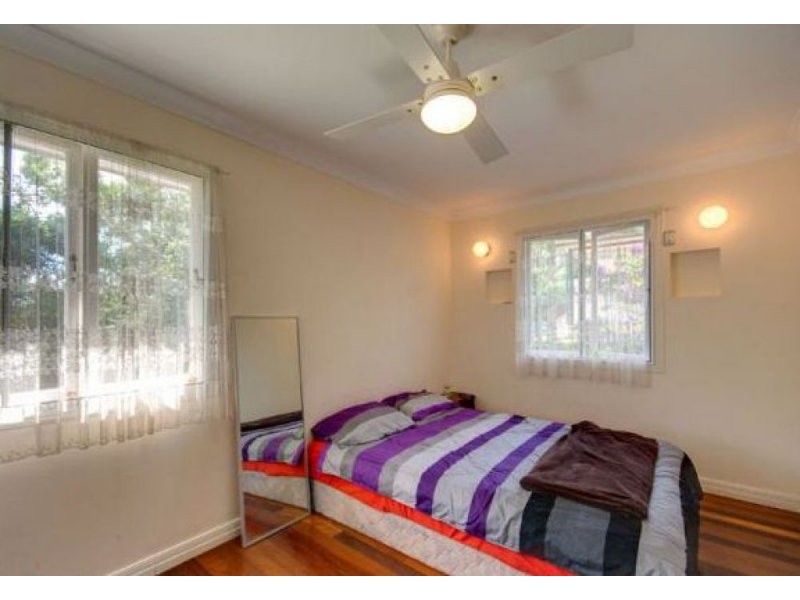 15 Sedgemoor Street, Stafford Heights QLD 4053