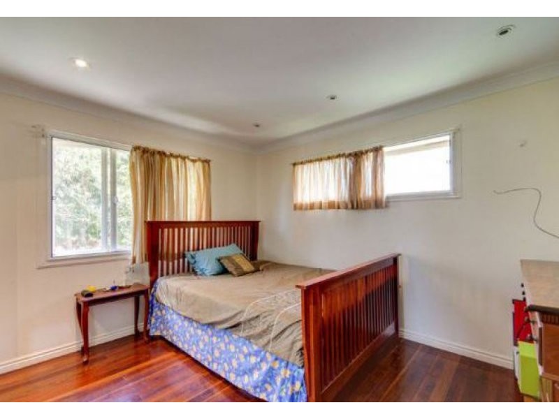 15 Sedgemoor Street, Stafford Heights QLD 4053