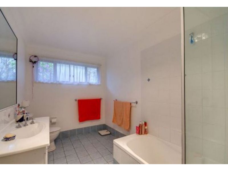 15 Sedgemoor Street, Stafford Heights QLD 4053