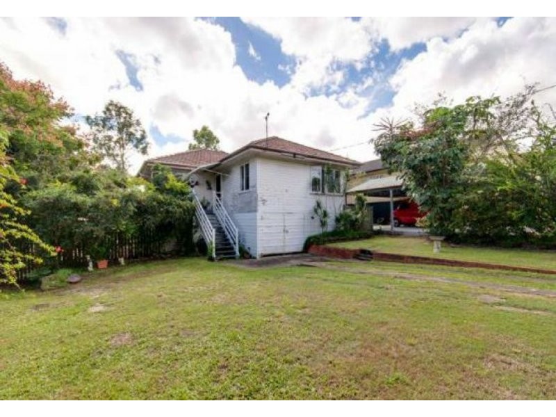 15 Sedgemoor Street, Stafford Heights QLD 4053