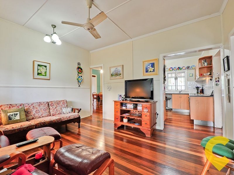 62 Sterculia Avenue, Holland Park West QLD 4121