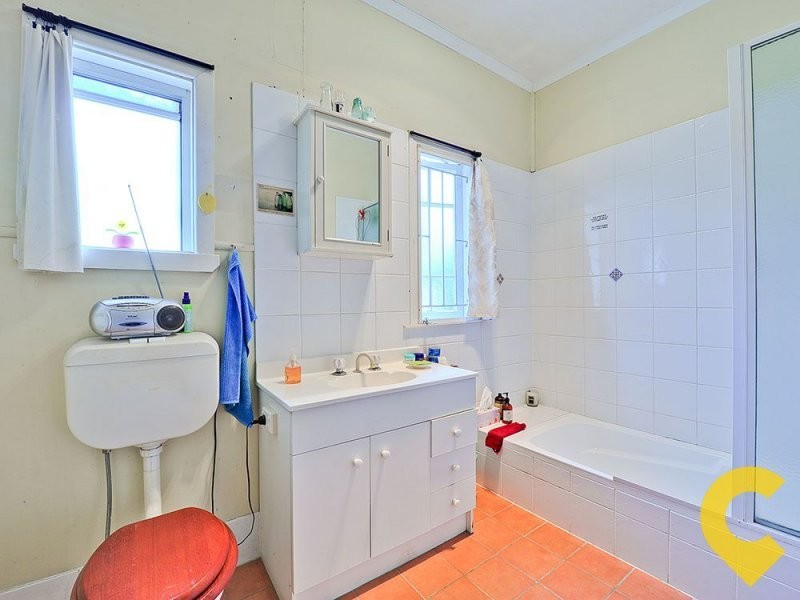 62 Sterculia Avenue, Holland Park West QLD 4121