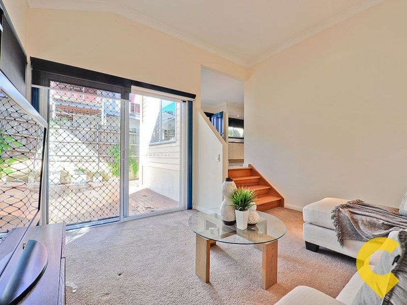 19 Water Street, Red Hill QLD 4059