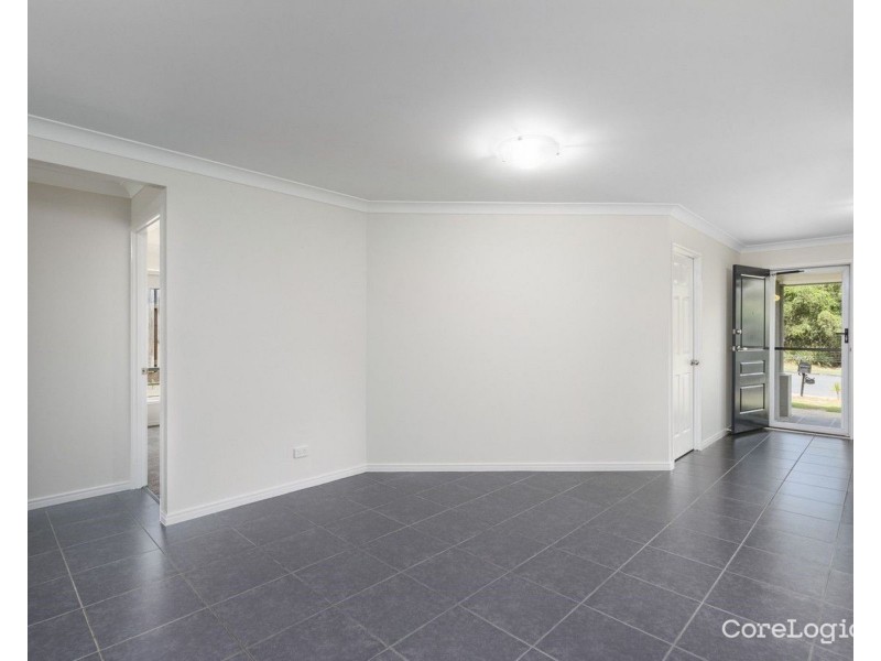 2/85 Victoria Drive, Pacific Pines QLD 4211