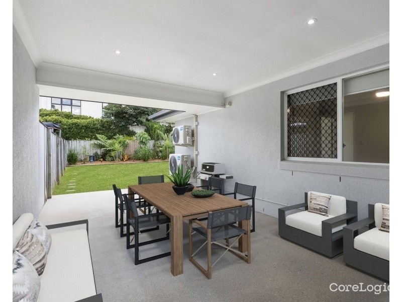 2/85 Victoria Drive, Pacific Pines QLD 4211