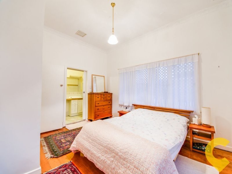 18 Saunders Street, Indooroopilly QLD 4068