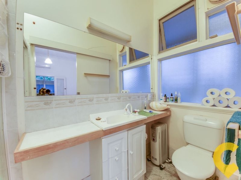 18 Saunders Street, Indooroopilly QLD 4068