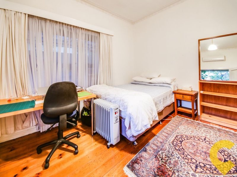 18 Saunders Street, Indooroopilly QLD 4068