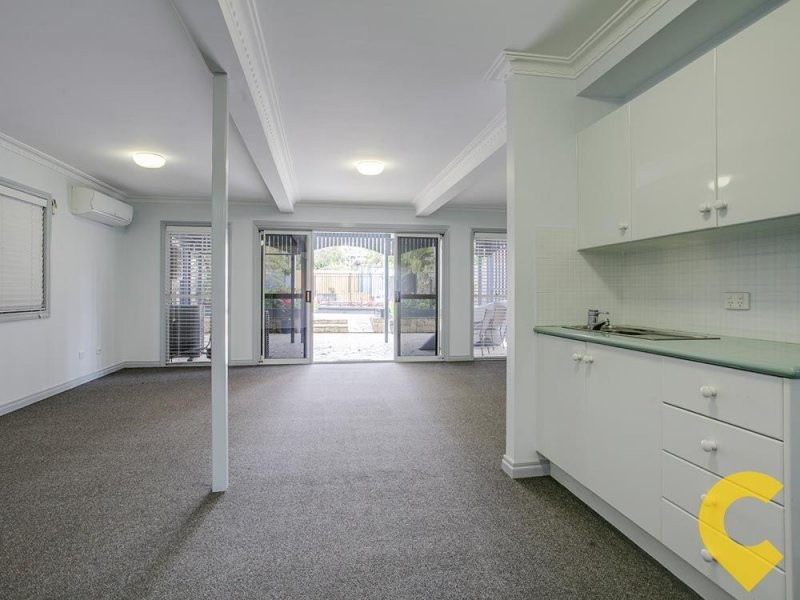 10 Signal Row, Shorncliffe QLD 4017