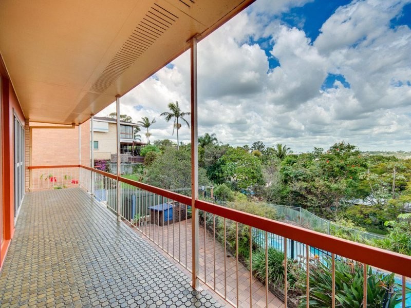 24 Caratel Street, Stafford Heights QLD 4053