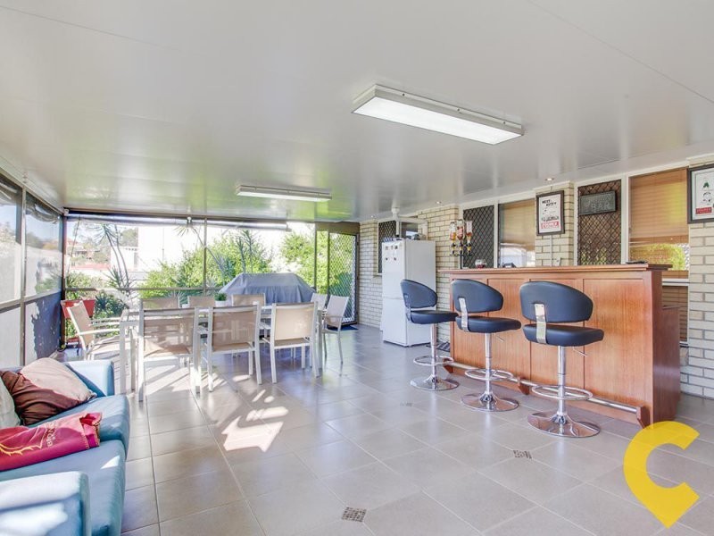 4 Valencia Court, Eatons Hill QLD 4037