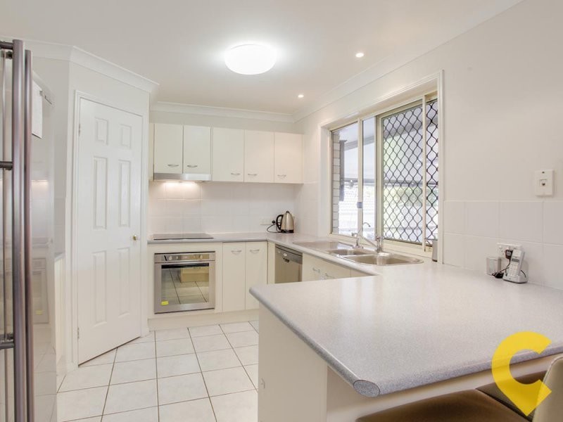 4 Valencia Court, Eatons Hill QLD 4037