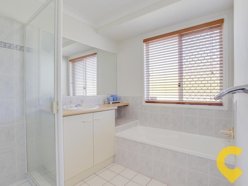 4 Valencia Court, Eatons Hill QLD 4037