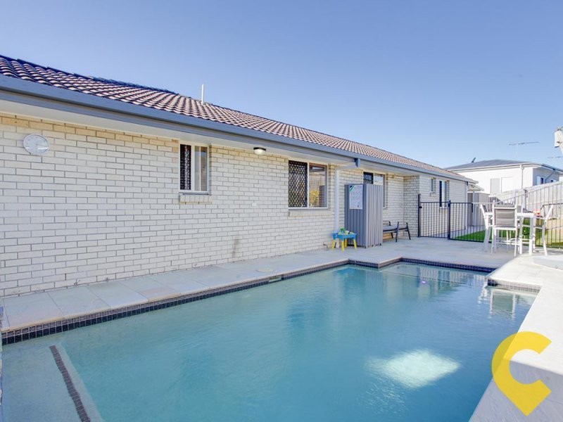 4 Valencia Court, Eatons Hill QLD 4037