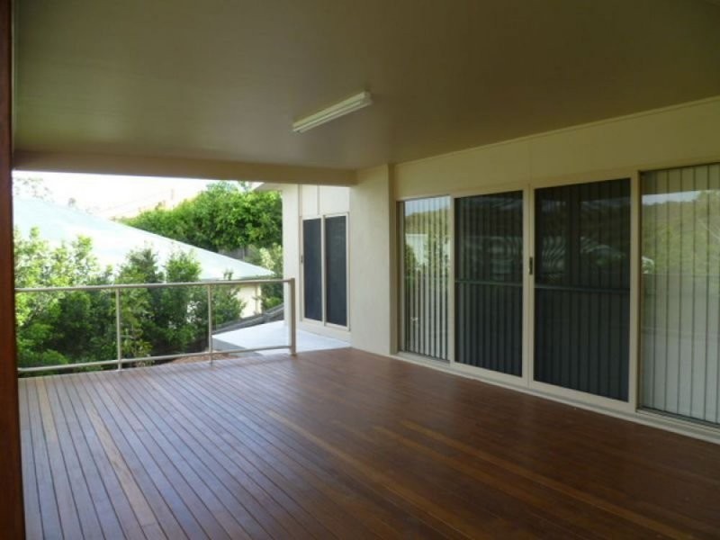 8 Seanna Place, Brookwater QLD 4300