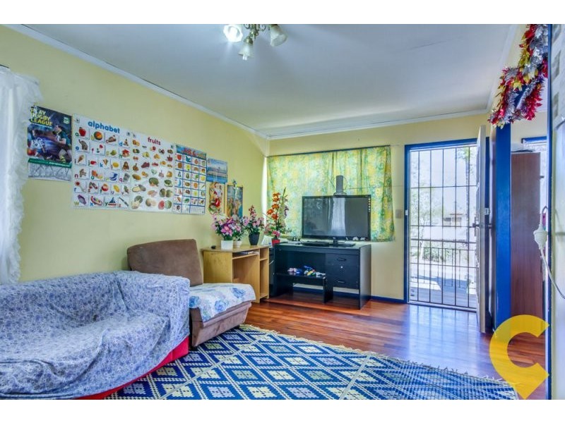 12 Winifred St, Kingston QLD 4114