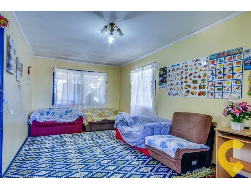 12 Winifred St, Kingston QLD 4114