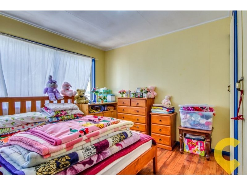 12 Winifred St, Kingston QLD 4114