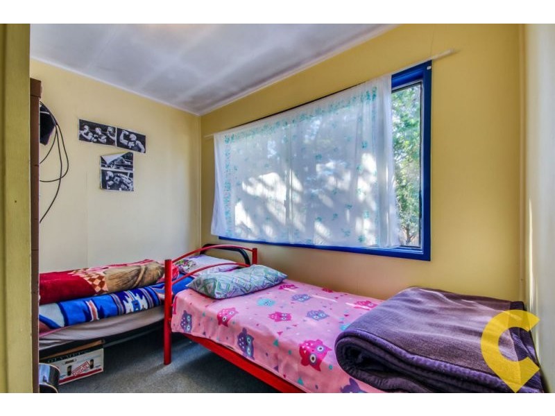 12 Winifred St, Kingston QLD 4114