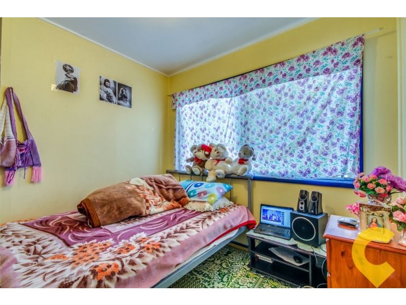 12 Winifred St, Kingston QLD 4114