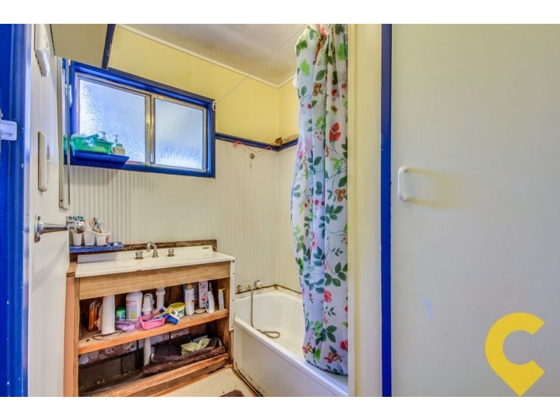 12 Winifred St, Kingston QLD 4114