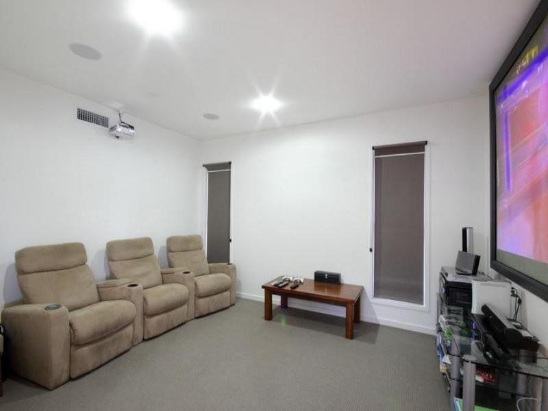 9 Nevis Court, Kawana Island QLD 4575