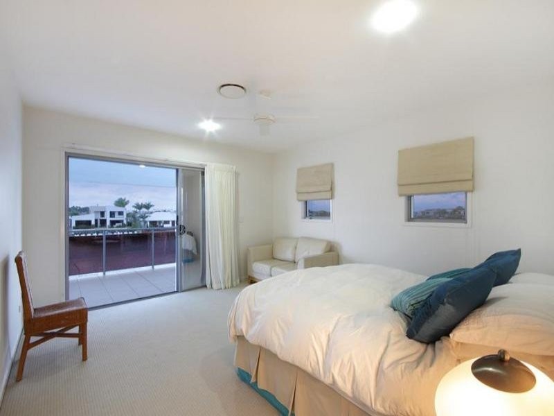 9 Nevis Court, Kawana Island QLD 4575