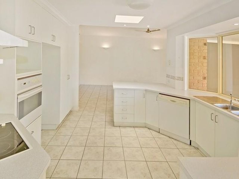 5 Teasel Court, Mountain Creek QLD 4557