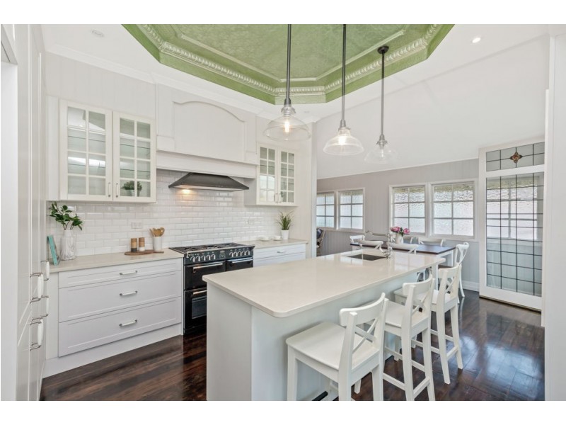 290 Rode Road, Wavell Heights QLD 4012