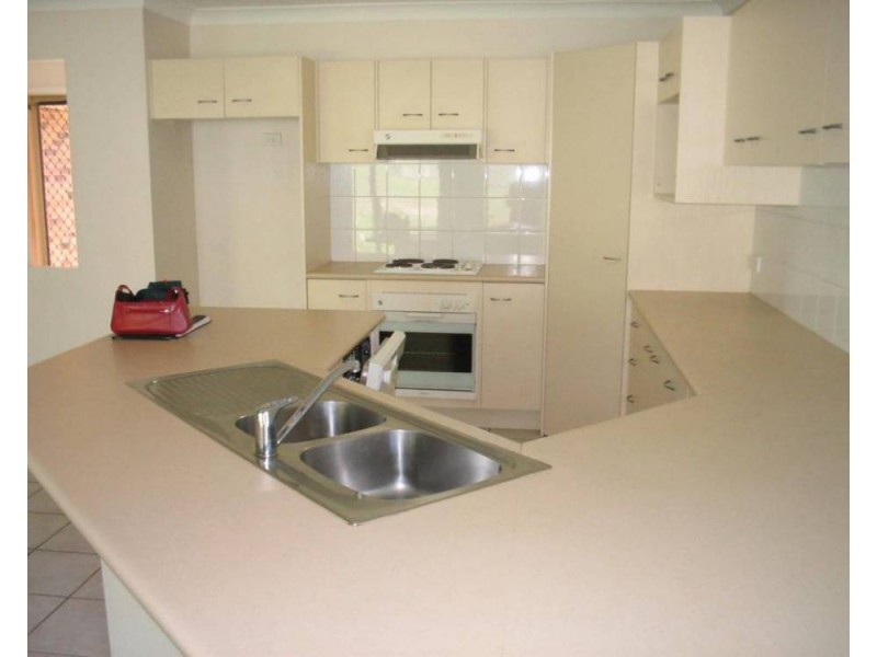 3 Fiddle Court, Arana Hills QLD 4054