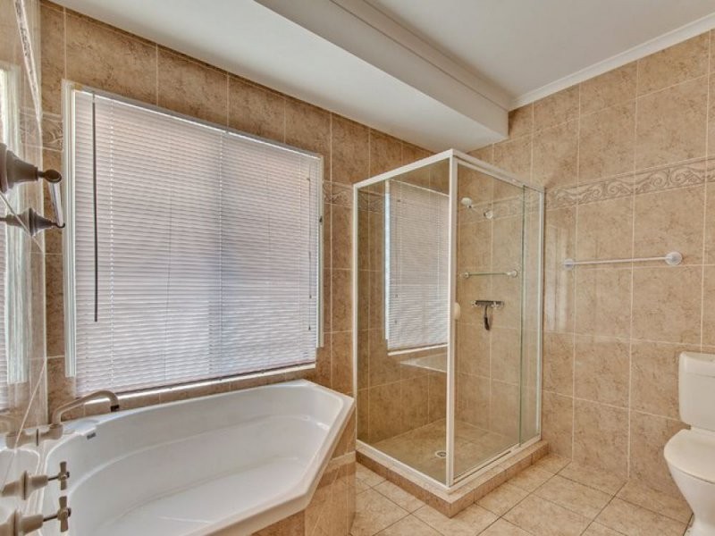 16 Riverside Terrace, Windaroo QLD 4207