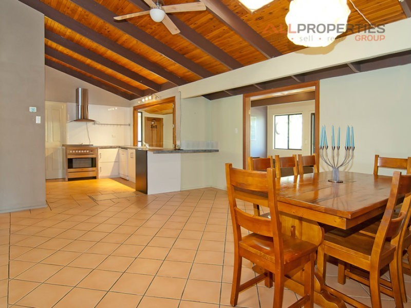 230 Forestdale Drive, Forestdale QLD 4118