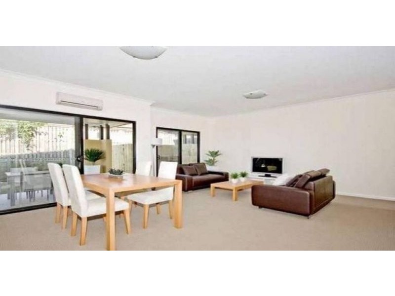 8/3 Swordgrass Court, Kallangur QLD 4503