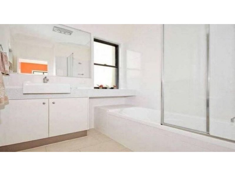 8/3 Swordgrass Court, Kallangur QLD 4503