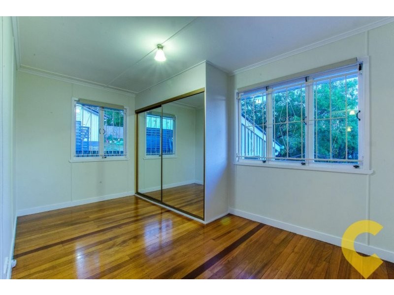 318 Kitchener Road, Stafford Heights QLD 4053